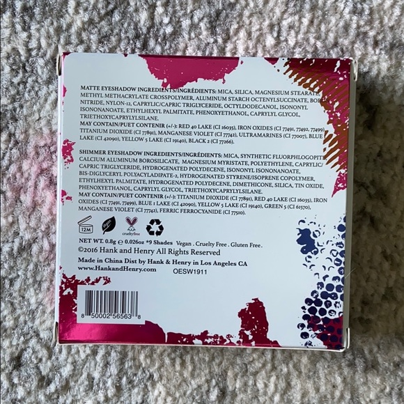 Living in Colour eyeshadow palette - Picture 2 of 4